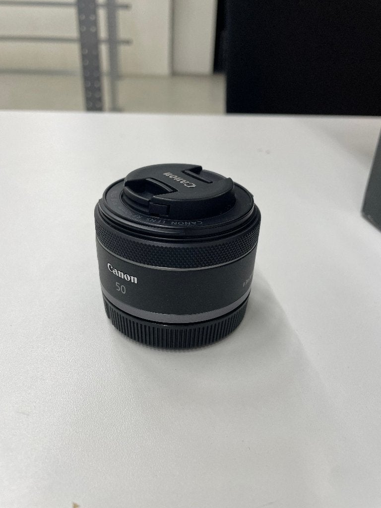 Canon RF 50mm F1.8 STM lens, Ophalen of Verzenden, Zo goed als nieuw, Standaardlens
