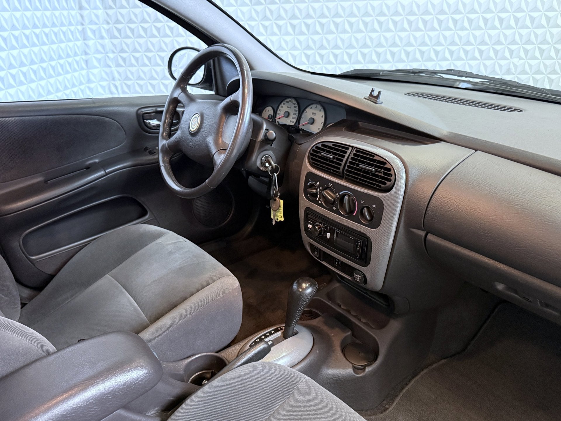 Chrysler Neon 2.0i-16V LE AUTOMAAT / 150.000km (2000), Auto's, 450 kg, Gebruikt, 4 cilinders, Origineel Nederlands
