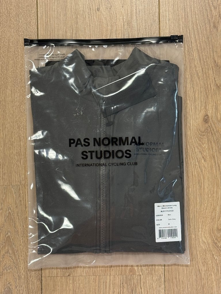Pas Normal Studios Mechanism Long Sleeve M NIEUW, Ophalen, Nieuw, Pas Normal Studios, Bovenkleding