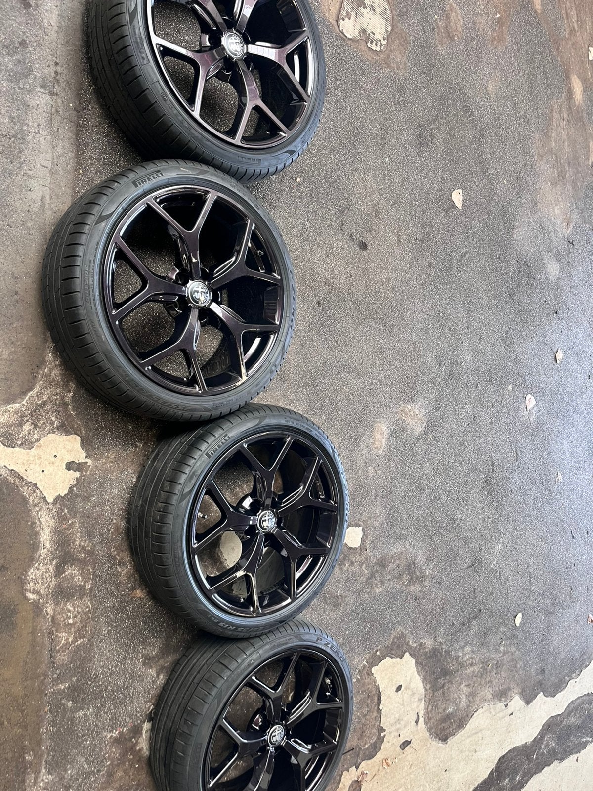 Giulia veloce  breedteset klaar voor montage, Auto-onderdelen, 255 mm, Nieuw, Band(en), Personenwagen