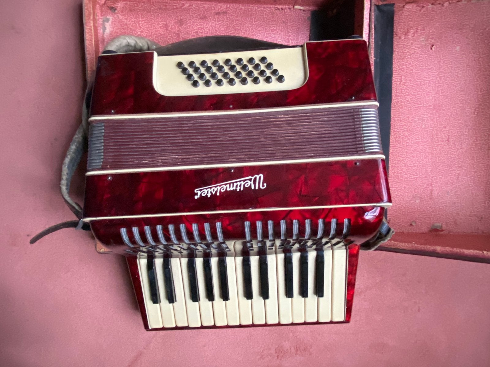 Vintage Weltmeister accordeon  DDR rood parelmoer met koffer, Ophalen, Gebruikt, Weltmeister, Met koffer