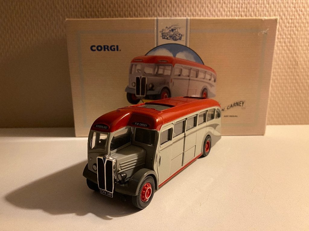 Corgi - AEC Regal The R.W. Carney Coaches Sunderland, Ophalen of Verzenden, Nieuw, Bus of Vrachtwagen, Corgi