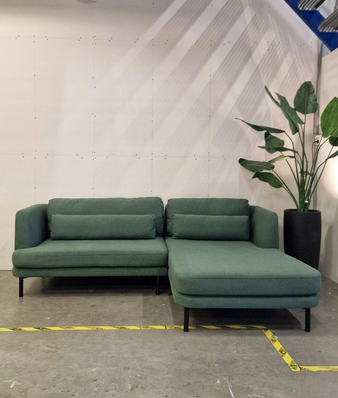 Luxe Olifgroene Scandinavische Hoekbank 230x170 cm Z.G.N, Hoekbank, Ophalen of Verzenden, Zo goed als nieuw, Scandinavische
