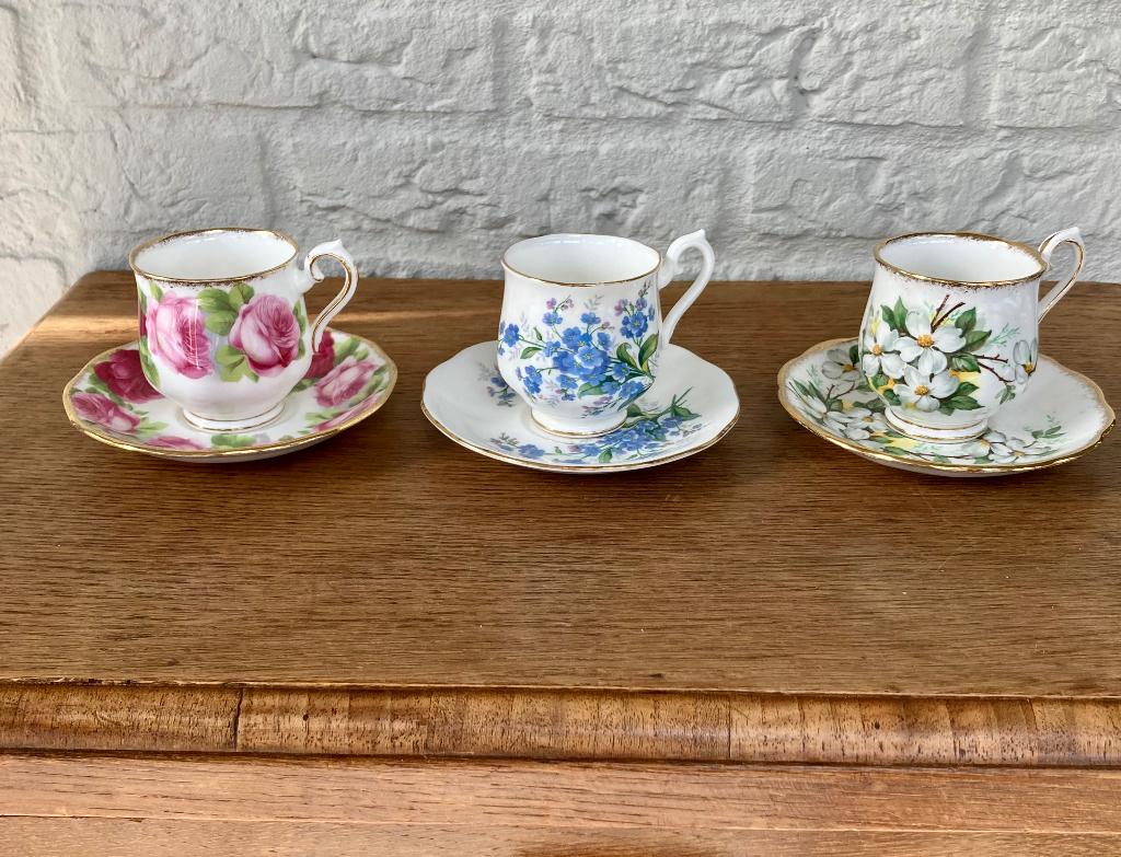 Royal Albert: 3 kop en schotels, dames. ZGAN. Prijs = per st, Ophalen of Verzenden, Zo goed als nieuw, Overige stijlen, Kop(pen) en/of Schotel(s)