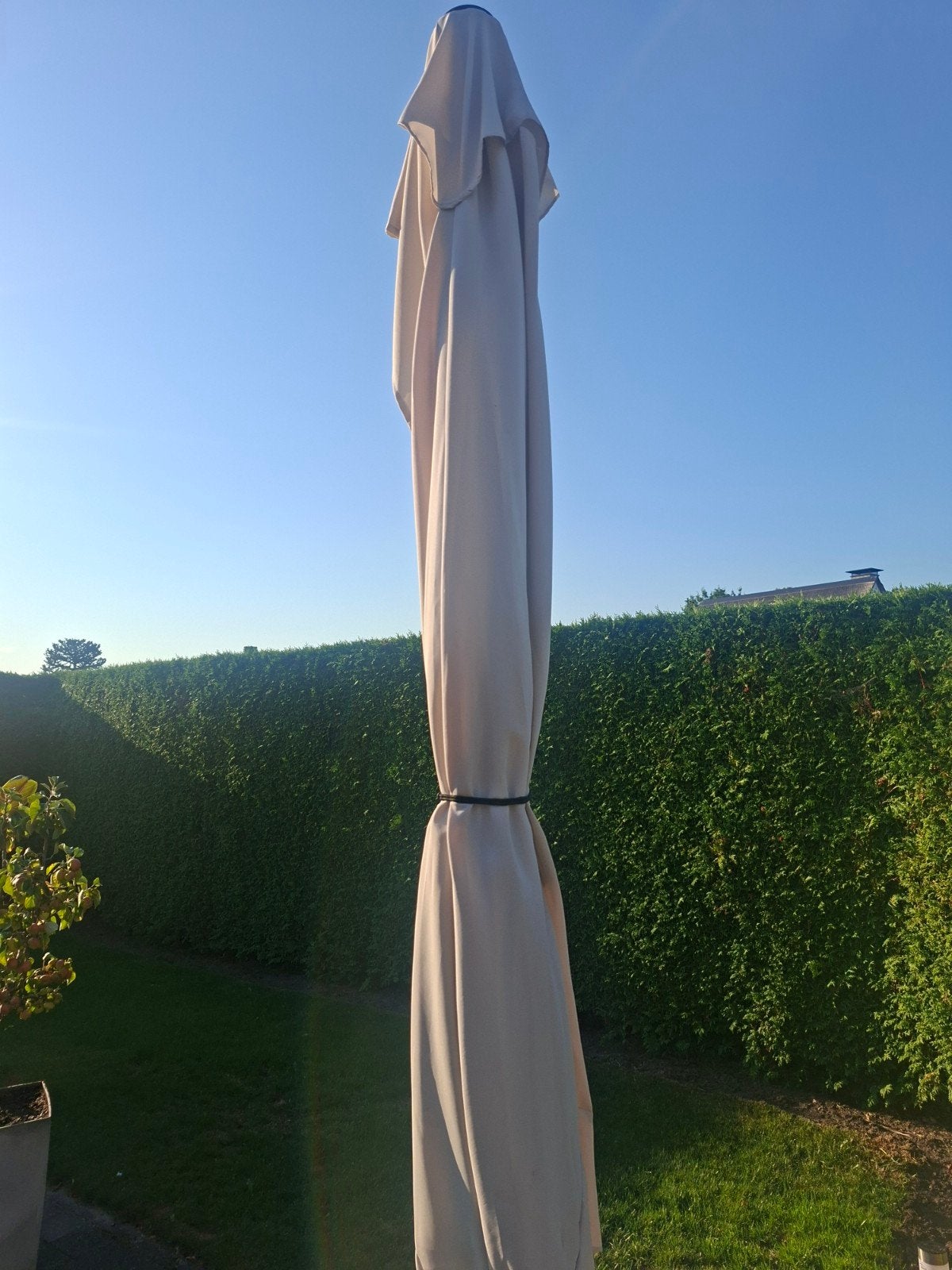 PARASOL MET VOET, Ophalen, 2 tot 3 meter, Zo goed als nieuw, Waterdicht