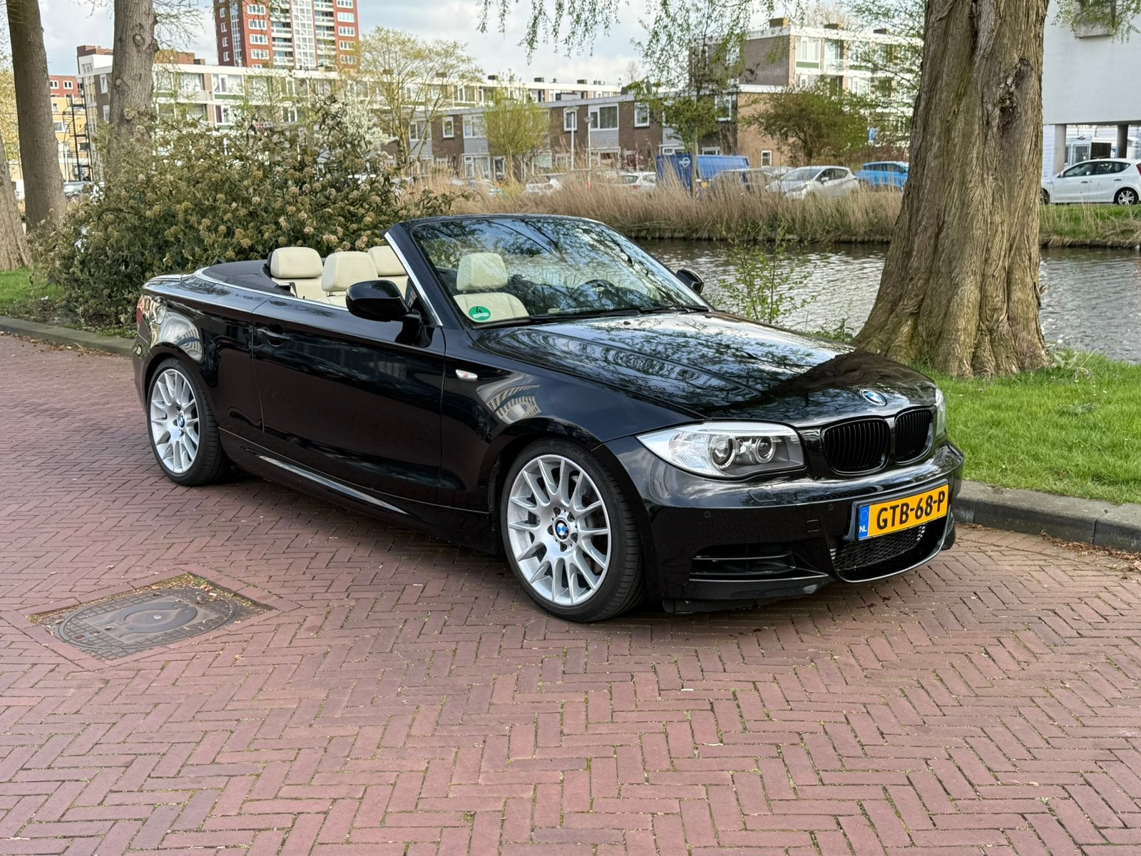 BMW 1-Serie 3.0 135I Cabrio 2010  hand geschakeld, Auto's, BMW, 1-Serie, Achterwielaandrijving, Cabriolet, 4 stoelen