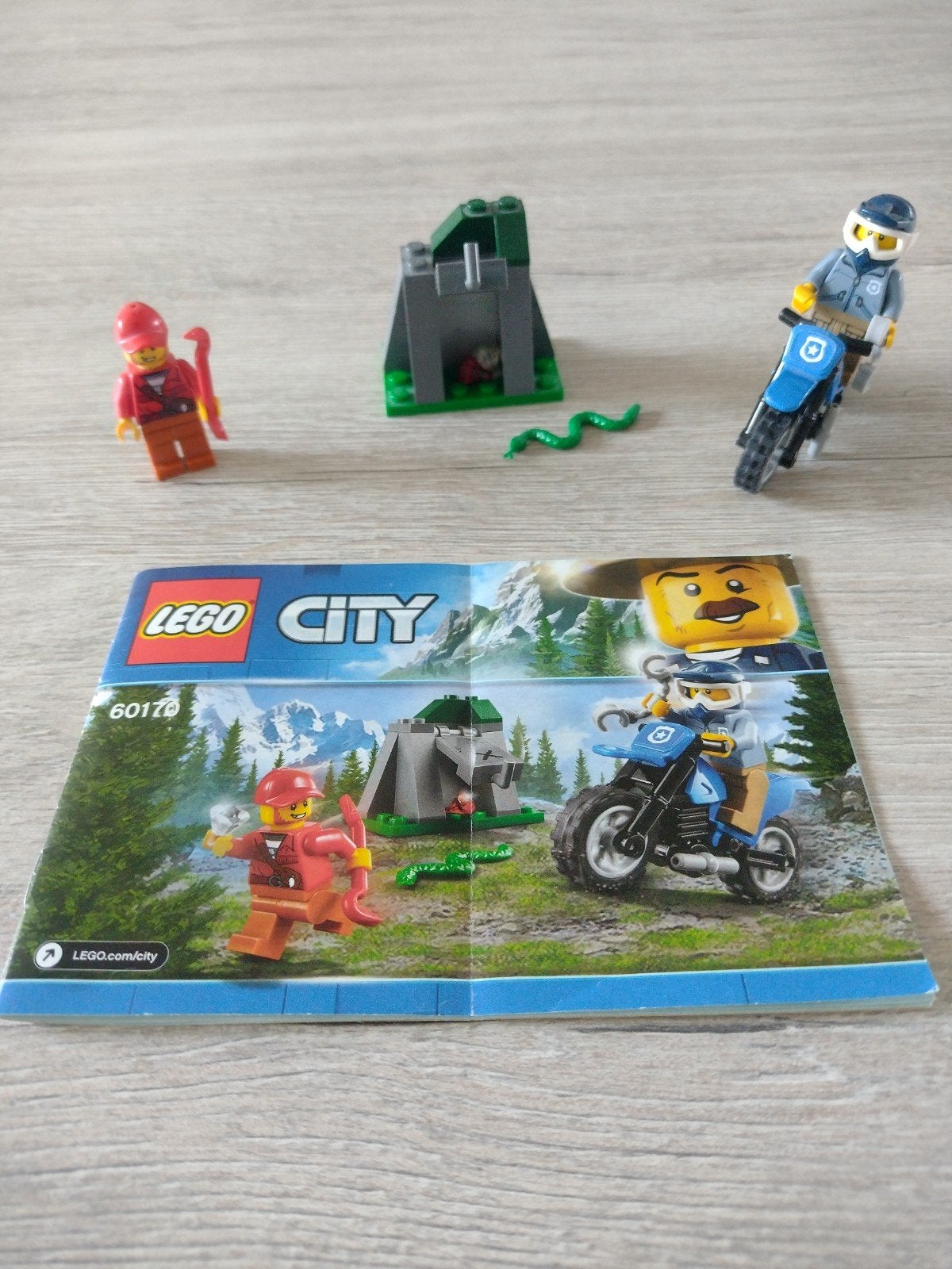 Lego City Off-road achtervolging (60170), Ophalen