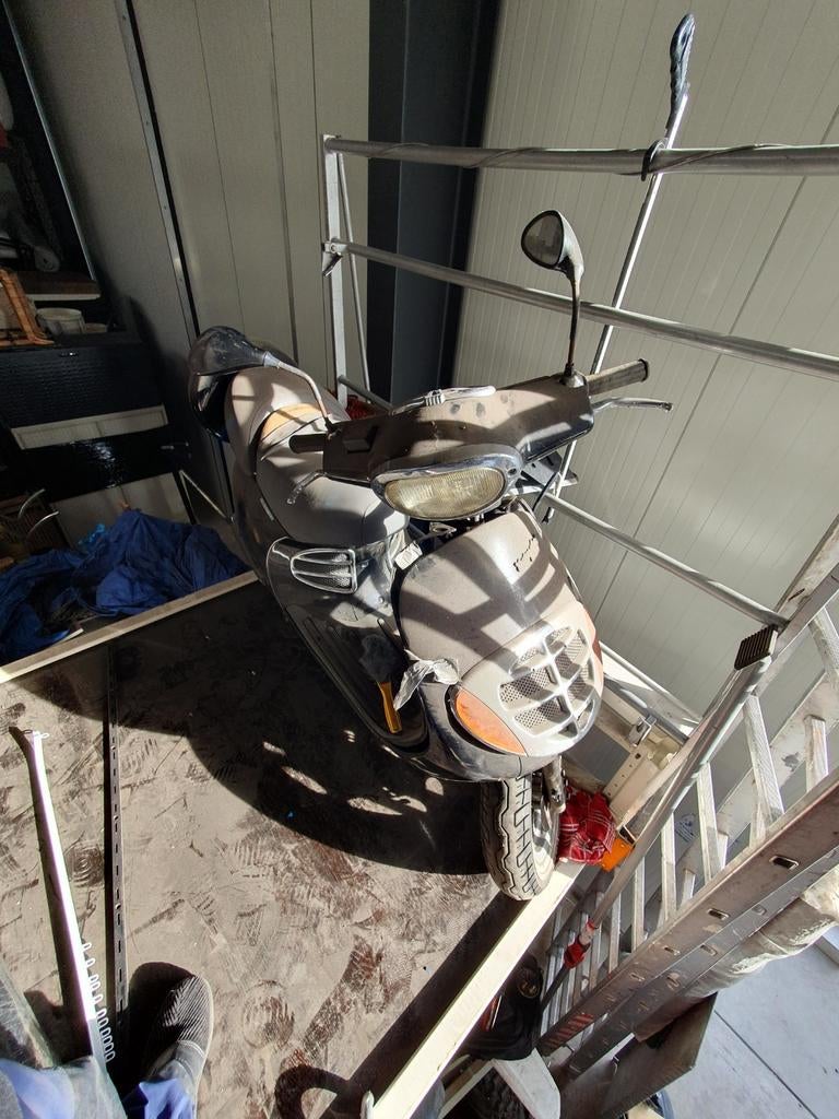 Malaguti Yesterday scooter - Opknapper, Fietsen en Brommers, Ophalen, Gebruikt, Benzine, Overige merken
