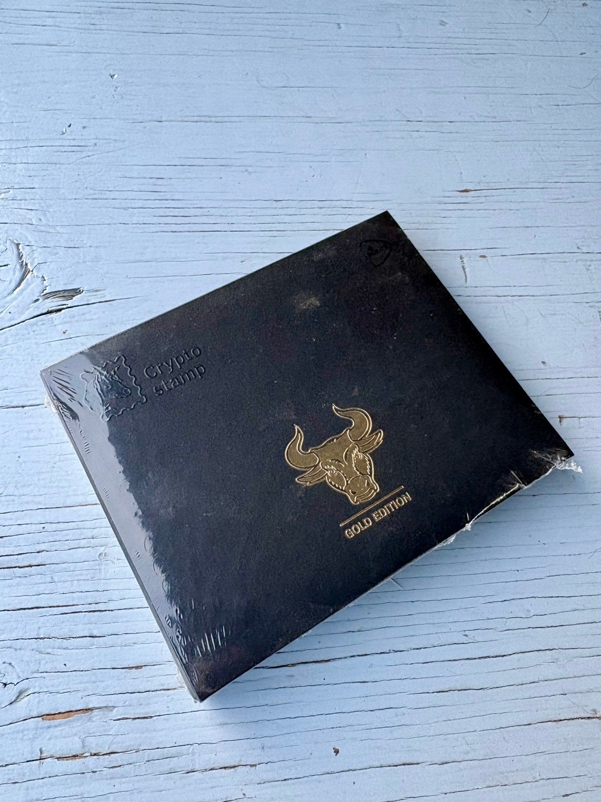 Crypto Stamp Gold Edition “Bull” Limited Edition-1 gr goud, Postzegels en Munten, Ophalen of Verzenden, Overige thema's