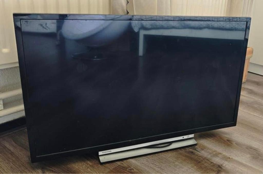Gratis Toshiba tv, Audio, Tv en Foto, Televisies, Ophalen of Verzenden, 100 cm of meer, 50 Hz, Toshiba