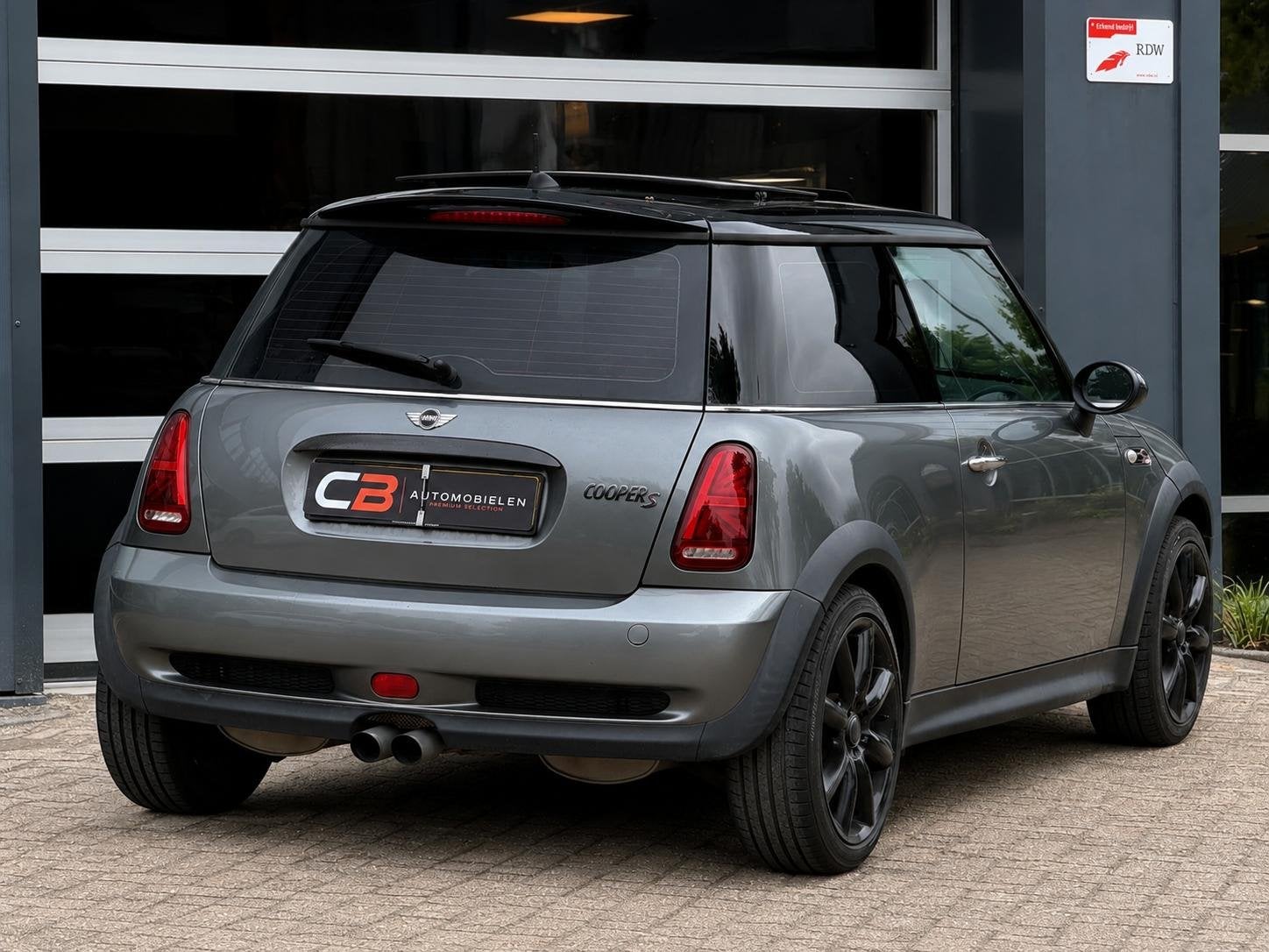 MINI 3-Deurs 1.6 Cooper S JCW | Panoramdak | Sportuitlaat |, Voorwielaandrijving, Gebruikt, 4 cilinders, 4 stoelen