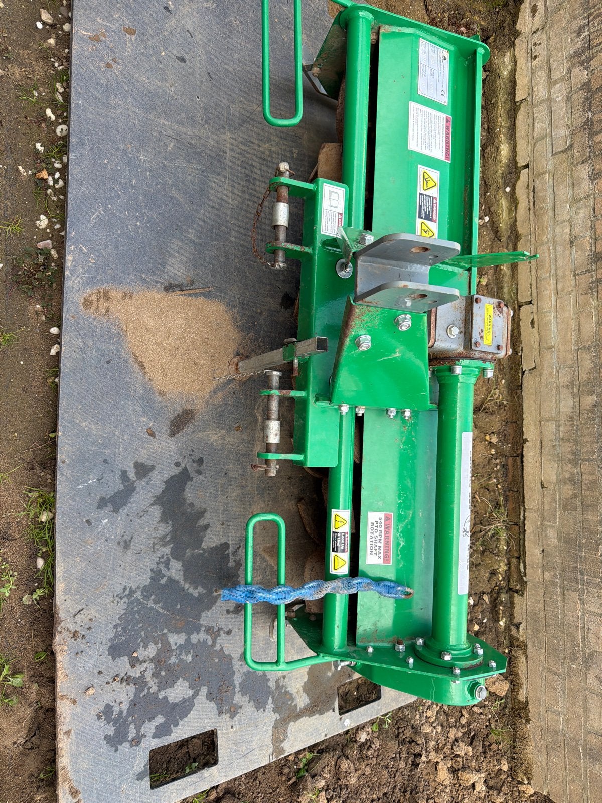 Robuuste grondbewerkingsmachine, Ophalen, Grondbewerking