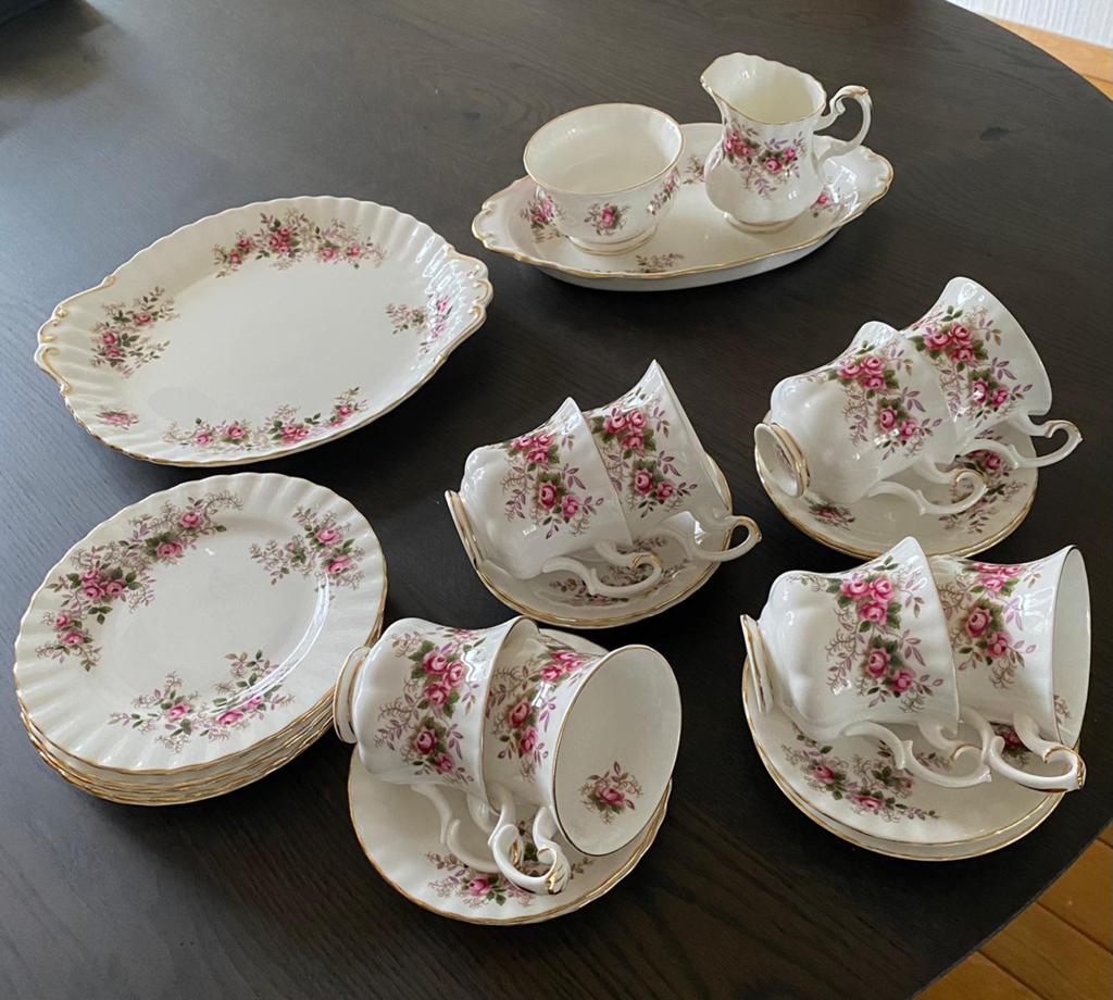 Royal Albert koffie-theeservies, Ophalen, Zo goed als nieuw, Overige stijlen, Kop(pen) en/of Schotel(s)