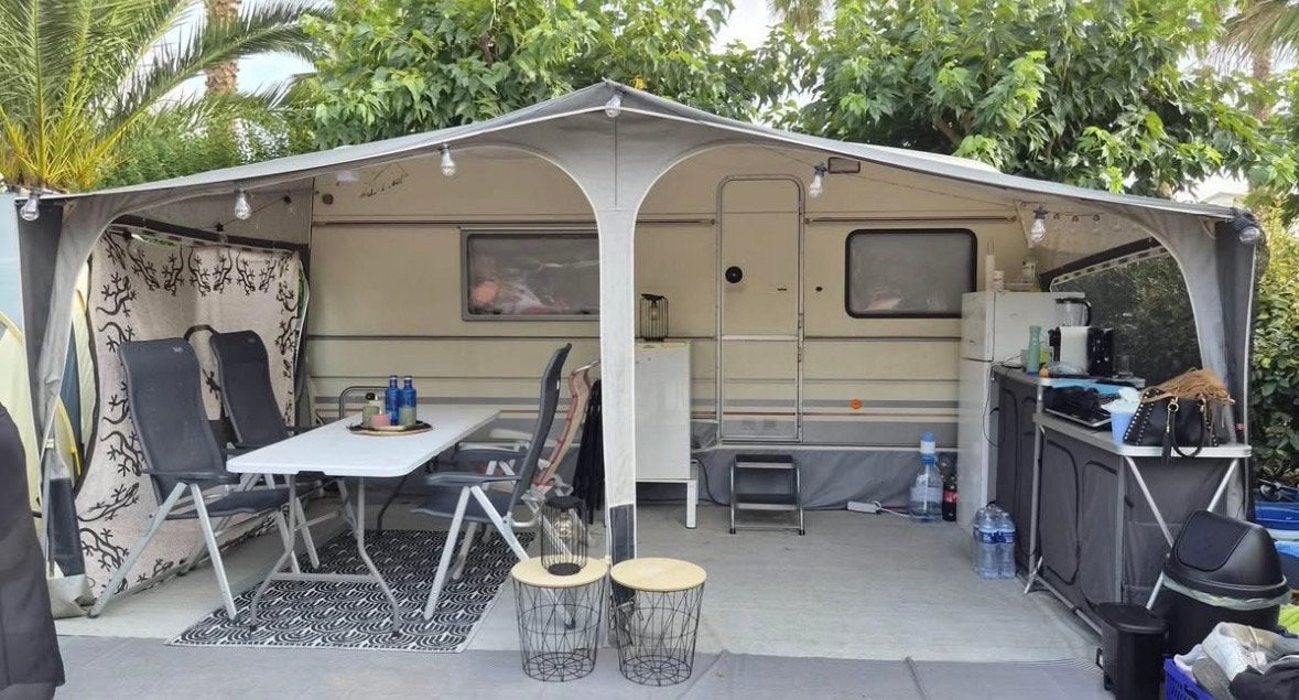 LMC Caravan met voortent en fietsenrek, Caravans en Kamperen, Rondzit, Omvormbare zithoek, Particulier, 5 tot 6 meter