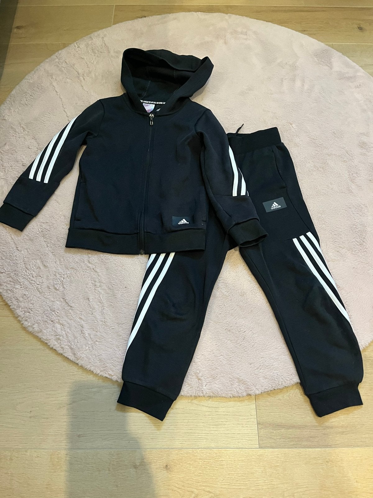 Adidas trainingspak maat 128, Ophalen of Verzenden, Gebruikt, Jongen of Meisje, Setje