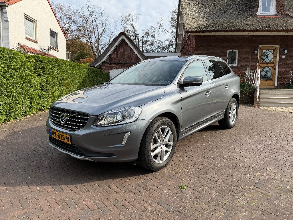Volvo XC60 T5 AWD Summum 245 pk|Pano|Standkachel|Trekhaak, 1800 kg, Zwart, 1969 cc, XC60