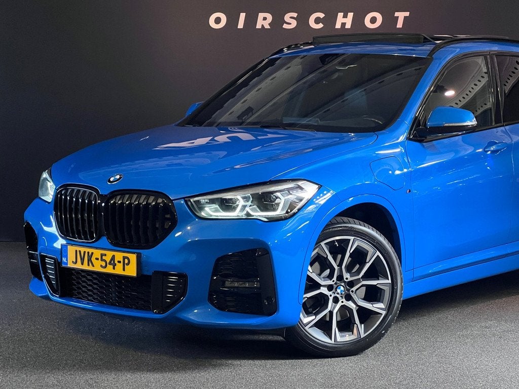 BMW X1 XDrive25e High Executive Edition M Pano/ Leder/ Adapt, Gebruikt, Blauw, Bedrijf, Vierwielaandrijving
