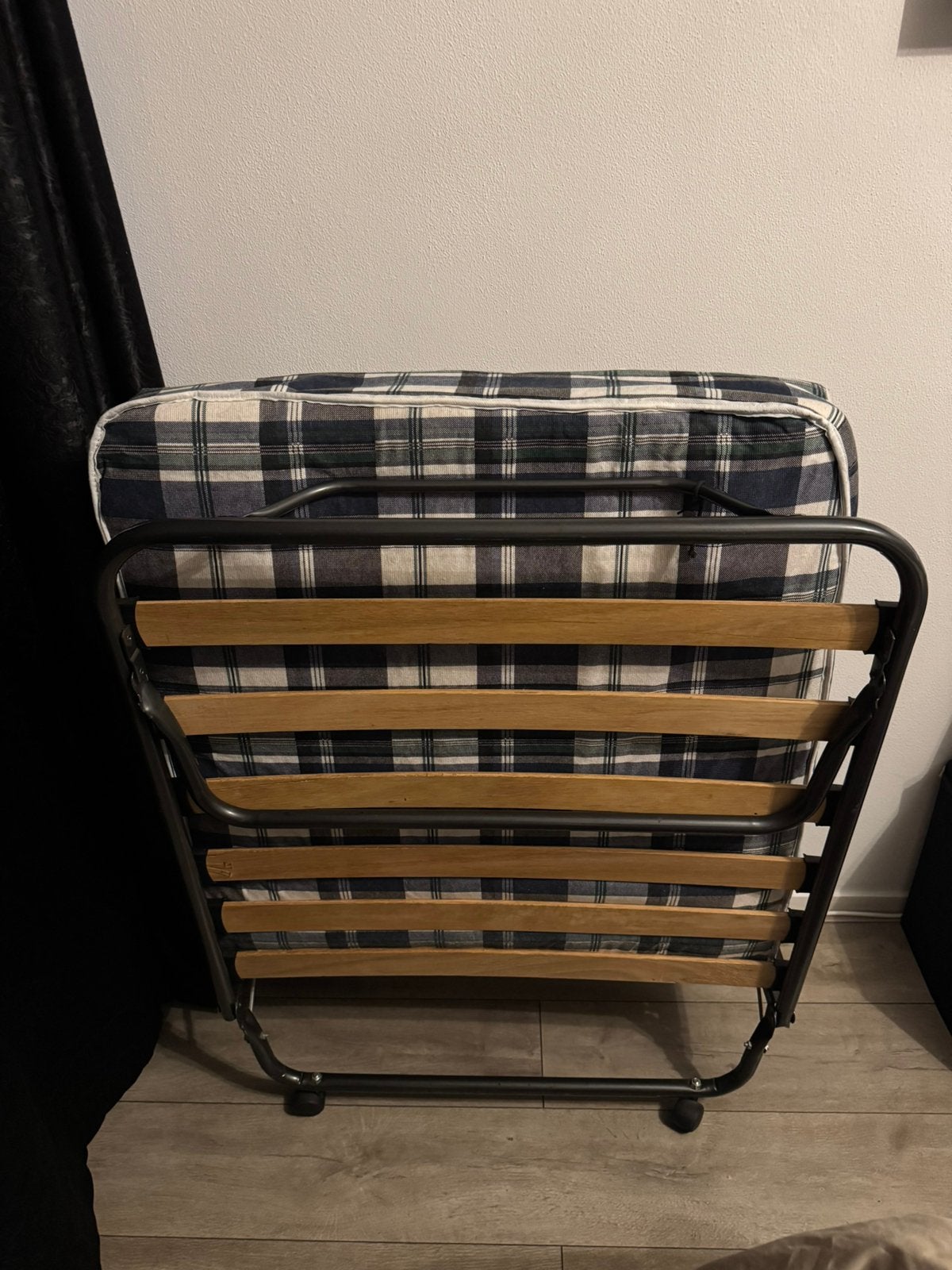 Logeerbed / opklapbed, Ophalen, Gebruikt, 90 cm, Eenpersoons