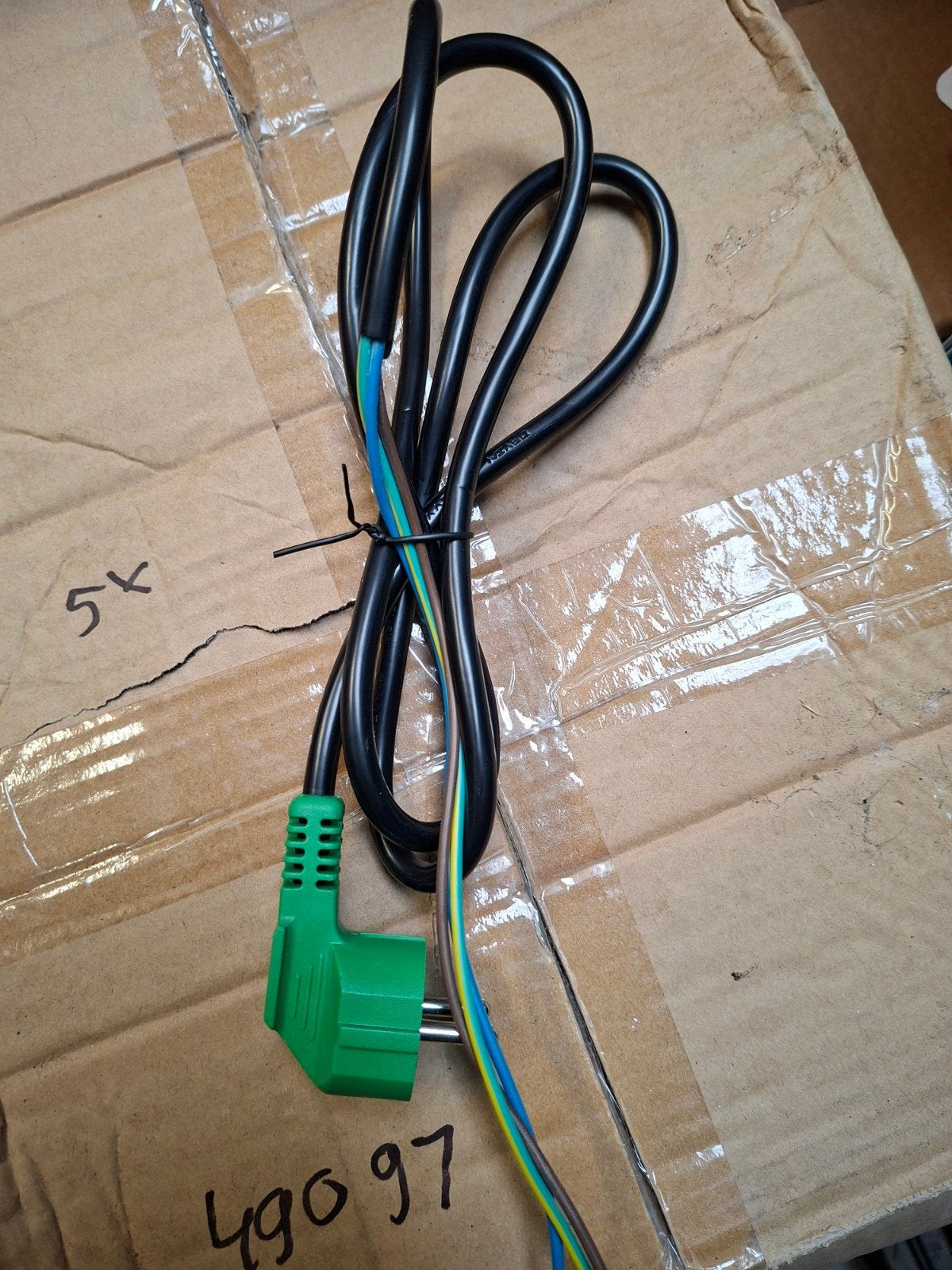 Aansluitsnoer 230V geaard, 130 cm, groene stekker, Doe-het-zelf en Verbouw, Elektra en Kabels, Ophalen of Verzenden, Nieuw, Overige merken