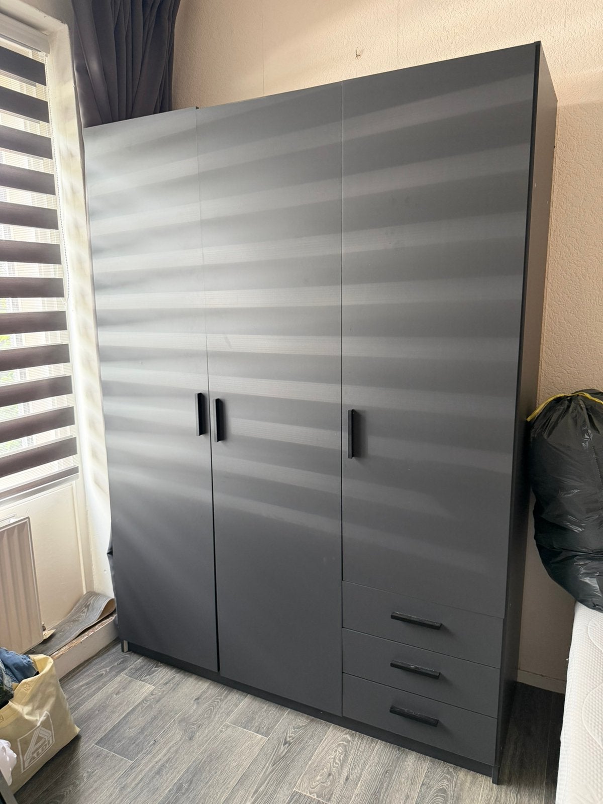 Kledingkast sprint 3-deurs, Huis en Inrichting, Kasten | Kledingkasten, Ophalen, Zo goed als nieuw, 50 tot 75 cm, 150 tot 200 cm