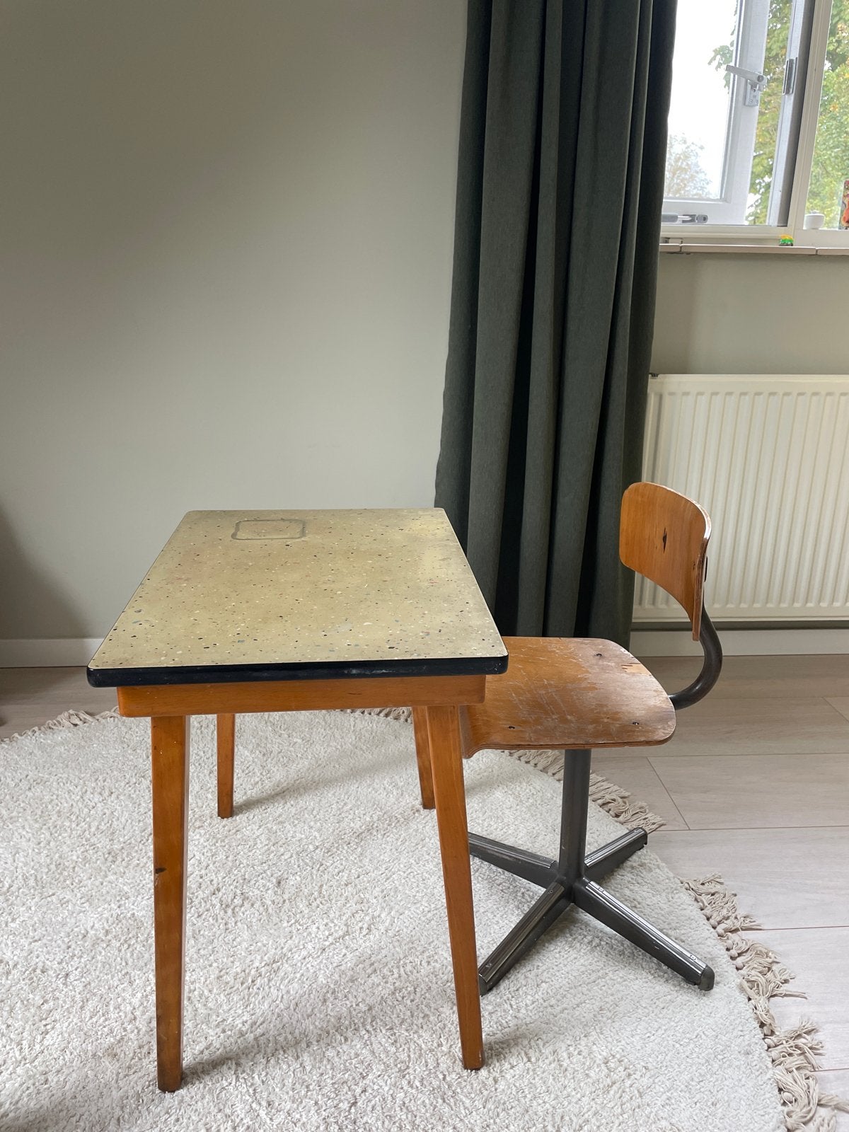 Vintage Kinderbureau met Stoel - Compact en Charmant, Huis en Inrichting, Ophalen, Gebruikt, Hout, Kinderbureau