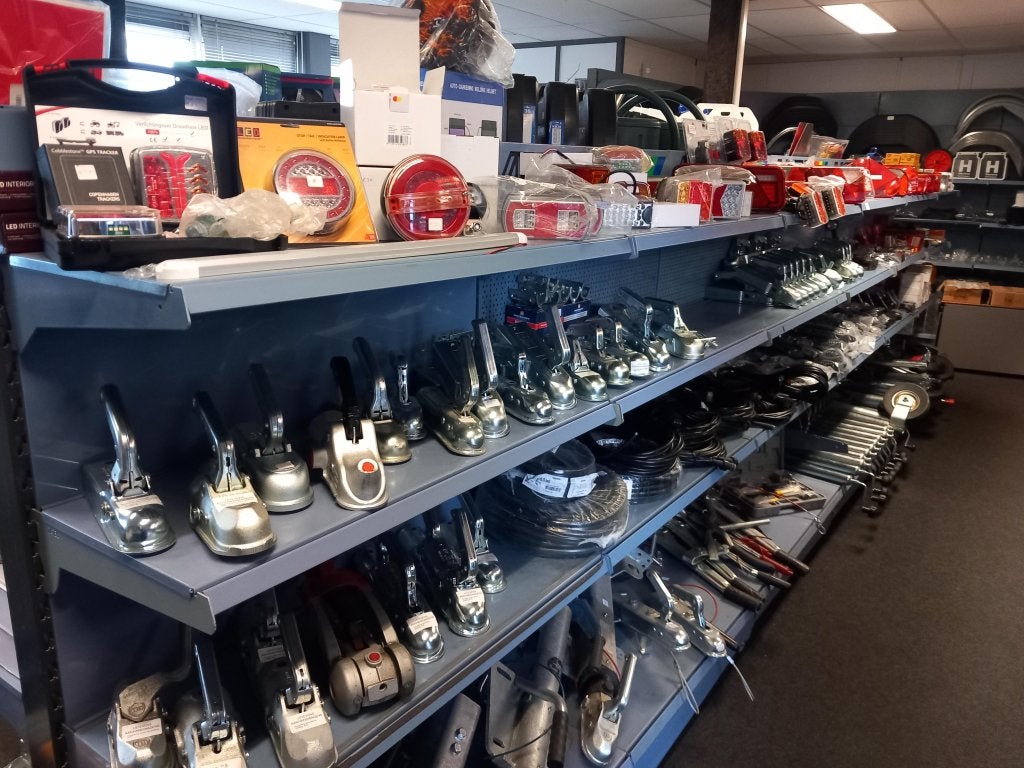 HEEL VEEL ONDERDELEN EN AANHANGERS