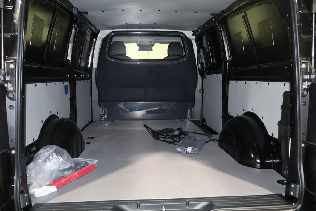 Mercedes-Benz eVito eVito 112 L3 60 kWh Led Achterklep, Auto's, Gebruikt, 116 pk, Zwart, Stoelverwarming