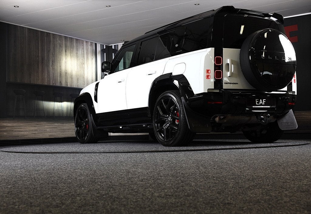 Land Rover Defender 110 2.0 P300e 110 X-Sport SE / Head Up /, Auto's, Land Rover, Automaat, Gebruikt, Zwart, 4 cilinders