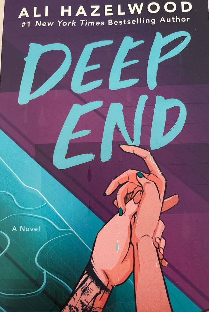 Deep End - Ali Hazelwood with sprayed edges, Boeken, Romans, Zo goed als nieuw, Amerika, Ophalen of Verzenden