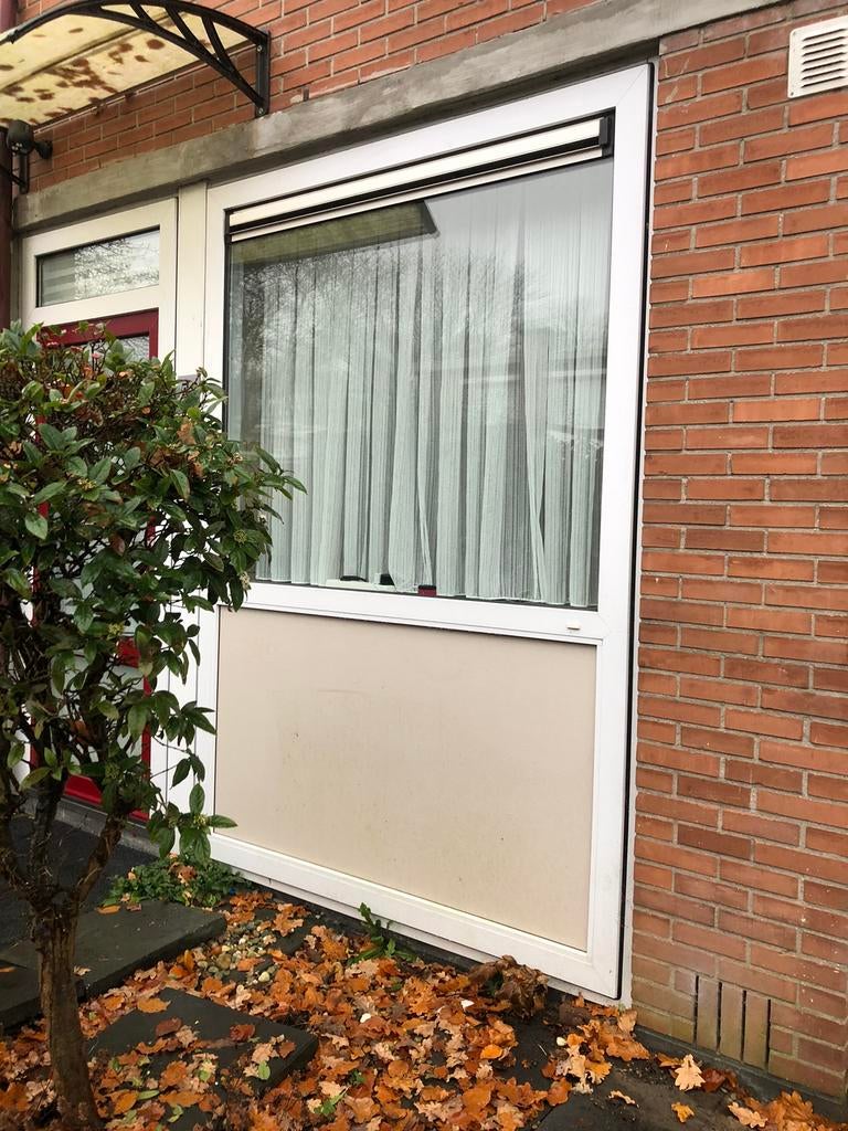 Keukenraam met dubbelglas en rooster, Ophalen, Overige typen, 160 cm of meer, Zo goed als nieuw