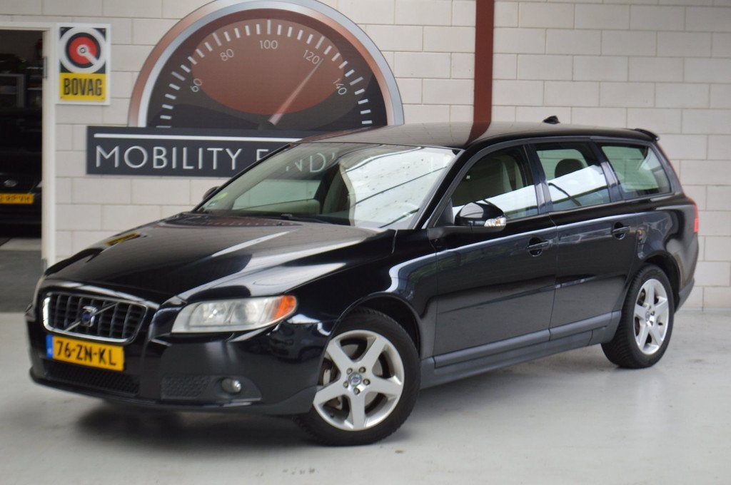 Volvo V70 2.5T MOOI!, XENON, ALL-SEASON NL-AUTO, GARANTIE, Auto's, Voorwielaandrijving, Beige, Handgeschakeld, 93 €/maand