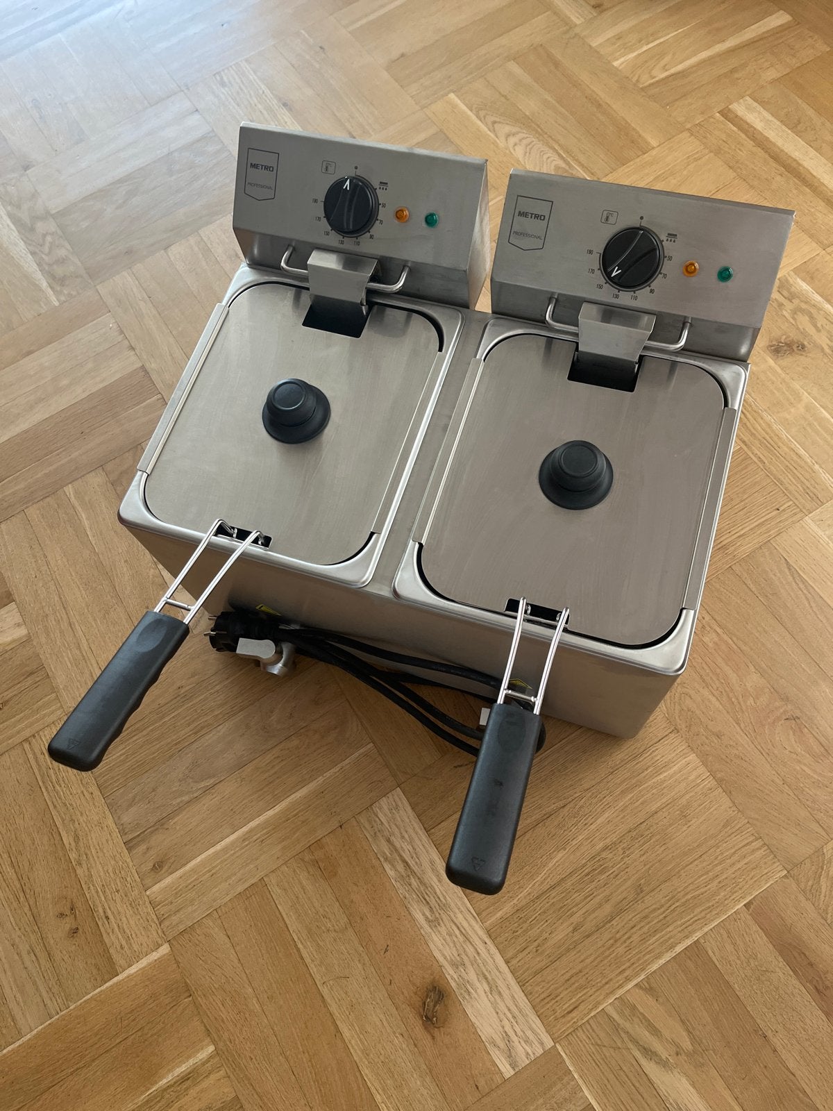 Metro Professional Dubbele Frituurpan GDF3028, 2 tot 3 liter, Ophalen, Zo goed als nieuw, Duo-friteuse
