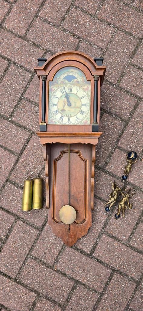 Antieke Friese staartklok met maanstand en koperen beelden, Antiek en Kunst, Antiek | Klokken, Ophalen