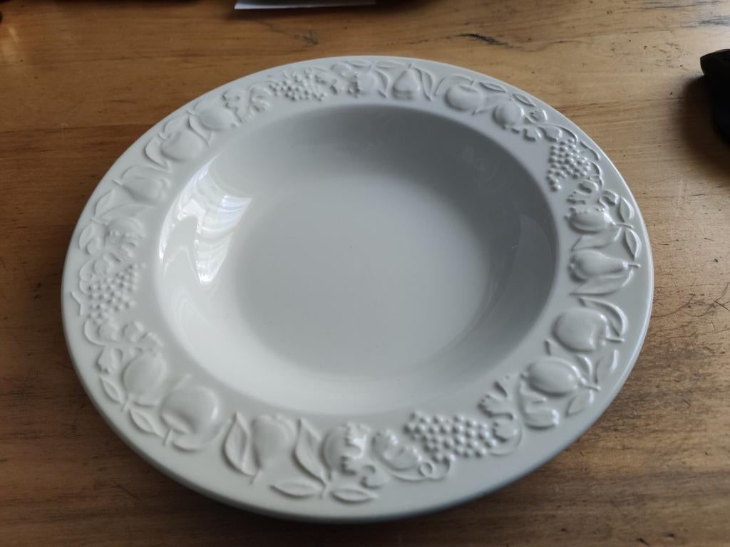 Set van 2 diepe borden met fruitreliëf - Made in Italy, Ophalen, Keramiek, Zo goed als nieuw, Bord(en)
