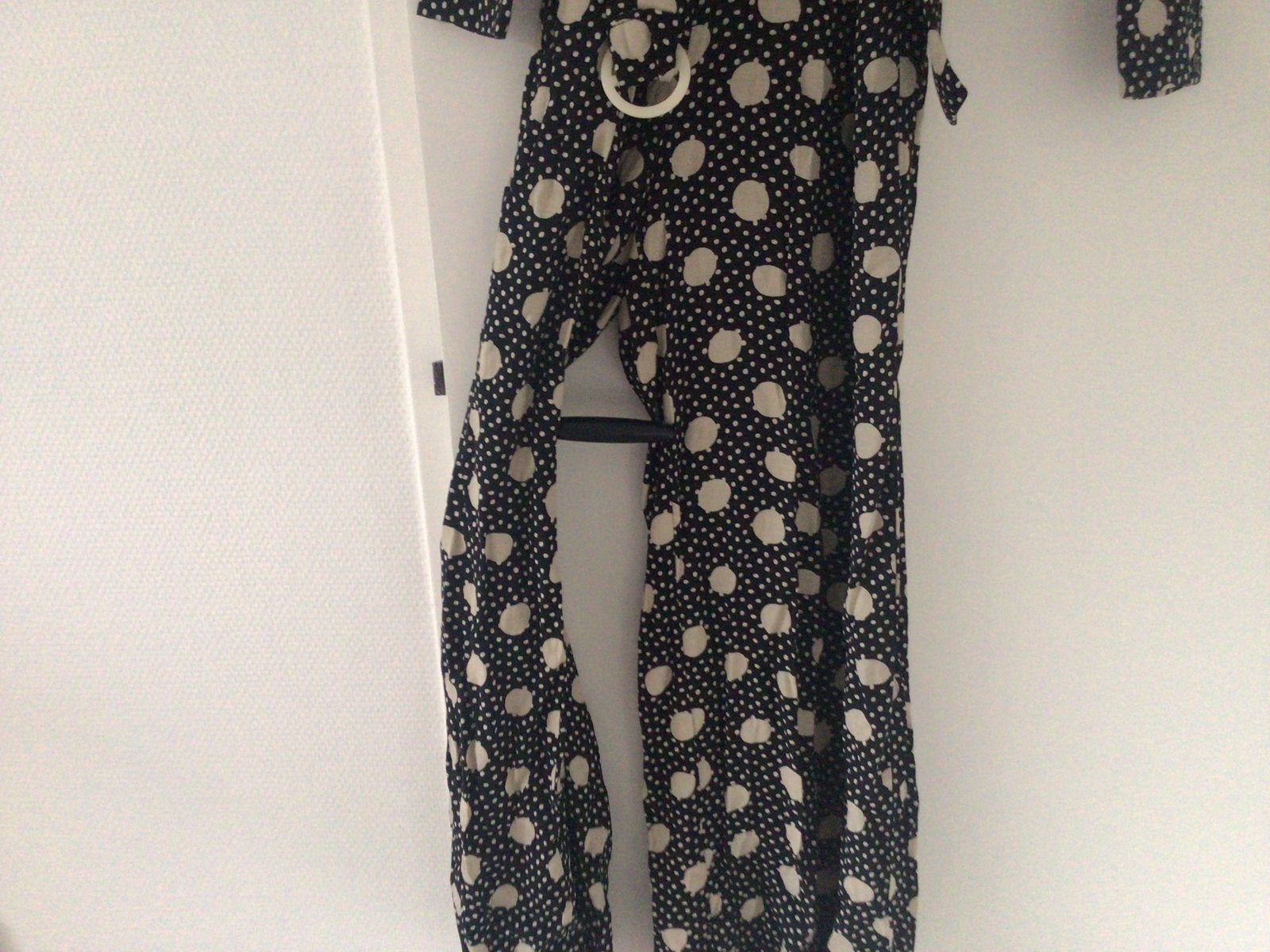 MNG Polkadot Jumpsuit - Zwart met Beige Stippen, Kleding | Dames, Jumpsuits, Ophalen of Verzenden, Zo goed als nieuw, Maat 38/40 (M)