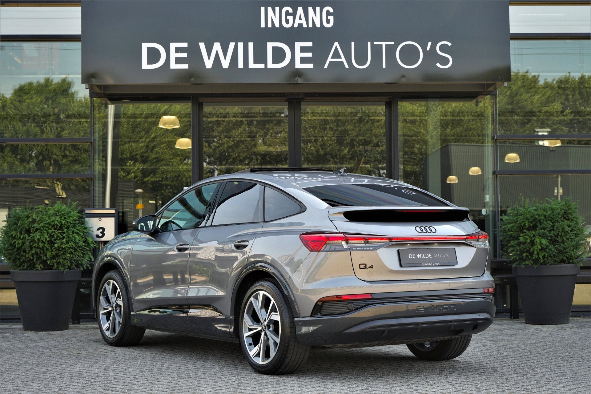 Audi Q4 Sportback e-tron 40 S-line 204pk RS-seats Pano Trekh, Auto's, Automaat, Achterwielaandrijving, Gebruikt, Zwart