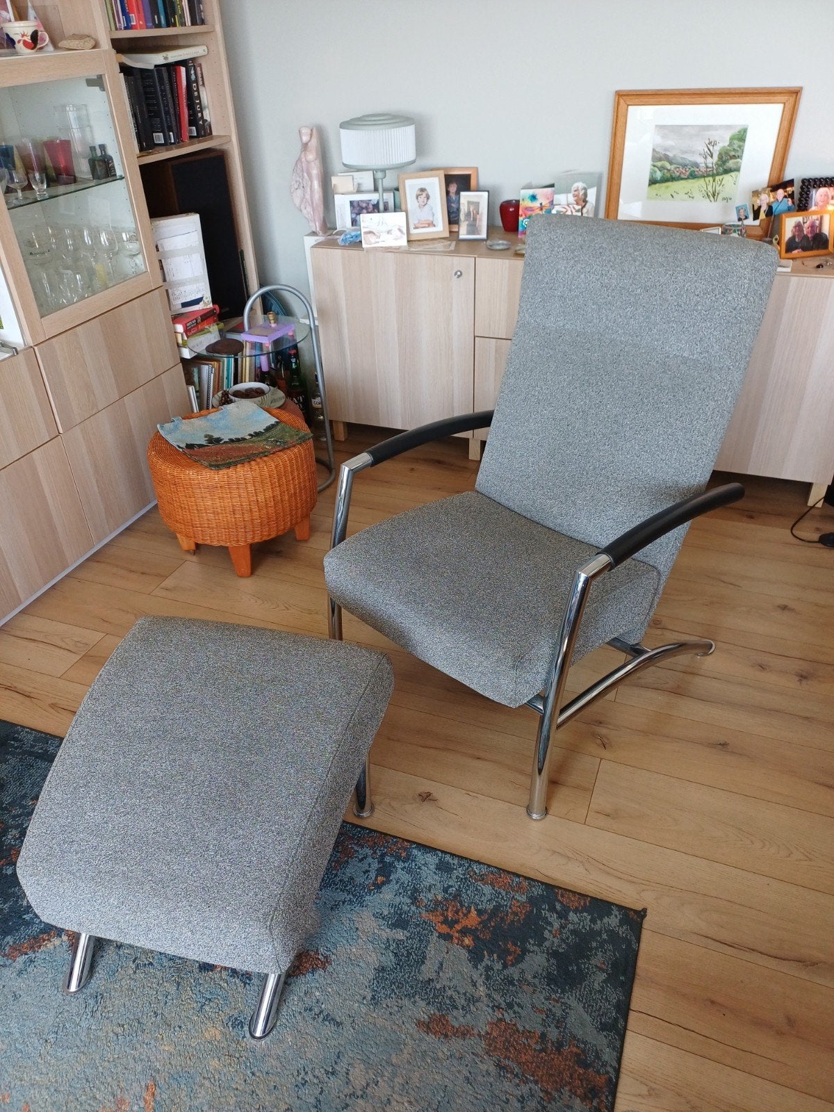 te koop Leolux Helical fauteuil met pouf, Ophalen, Design, 75 tot 100 cm, Zo goed als nieuw