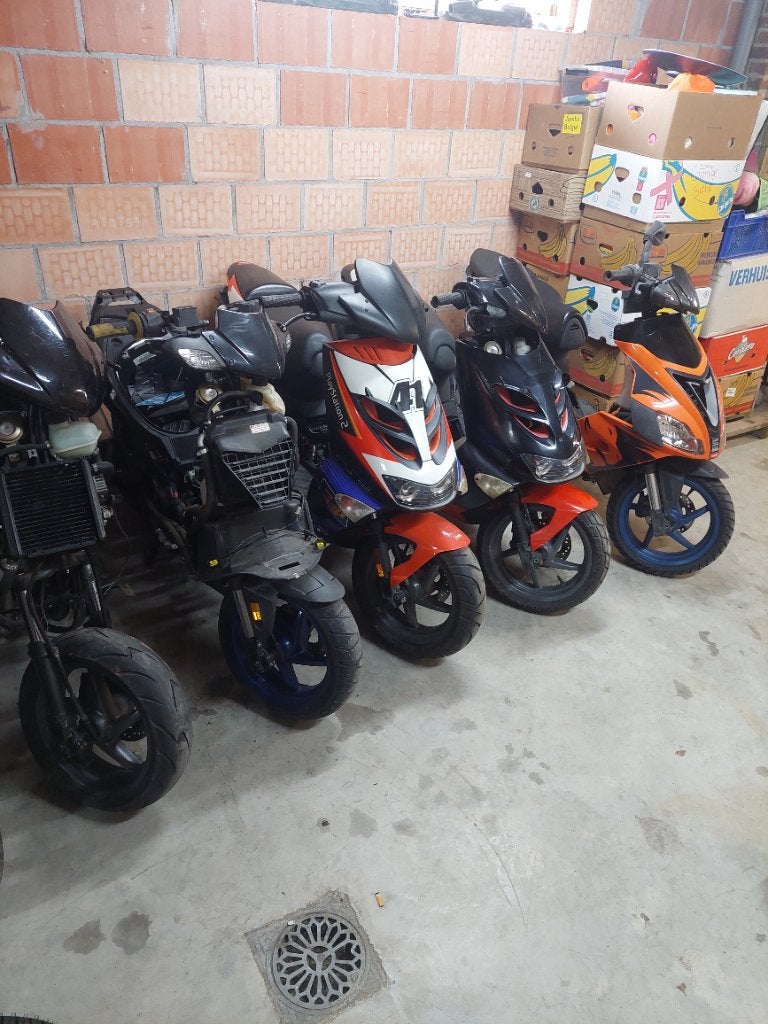 Aprilia sr50 alle onderdelen en factory, Fietsen en Brommers, Brommeronderdelen | Scooters, Gebruikt, Aprilia, Kap, Ophalen of Verzenden