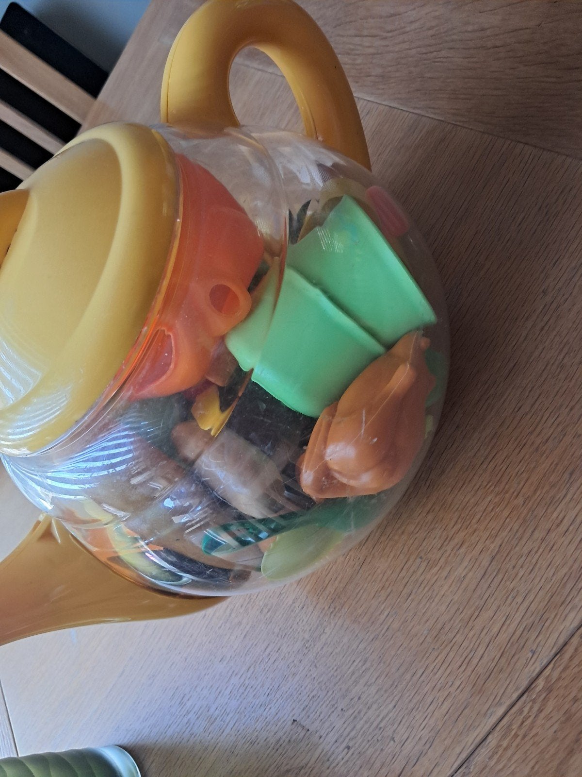 Zandbakspeelgoed theepot met inhoud, Ophalen of Verzenden