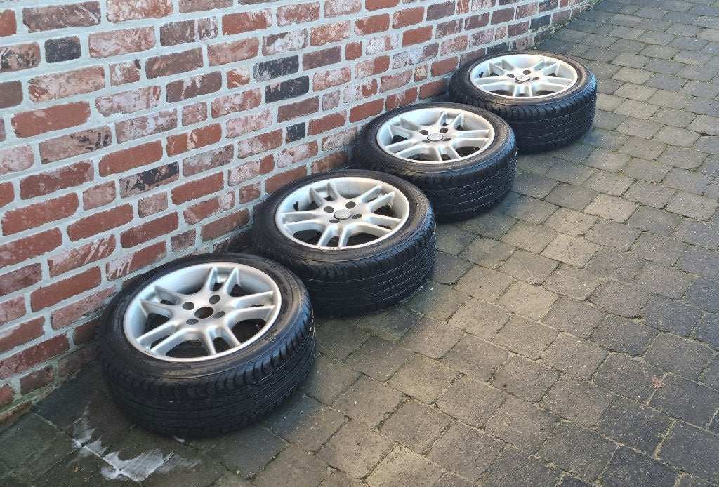4 lichtmetalen velgen en zomerbanden, Ophalen
