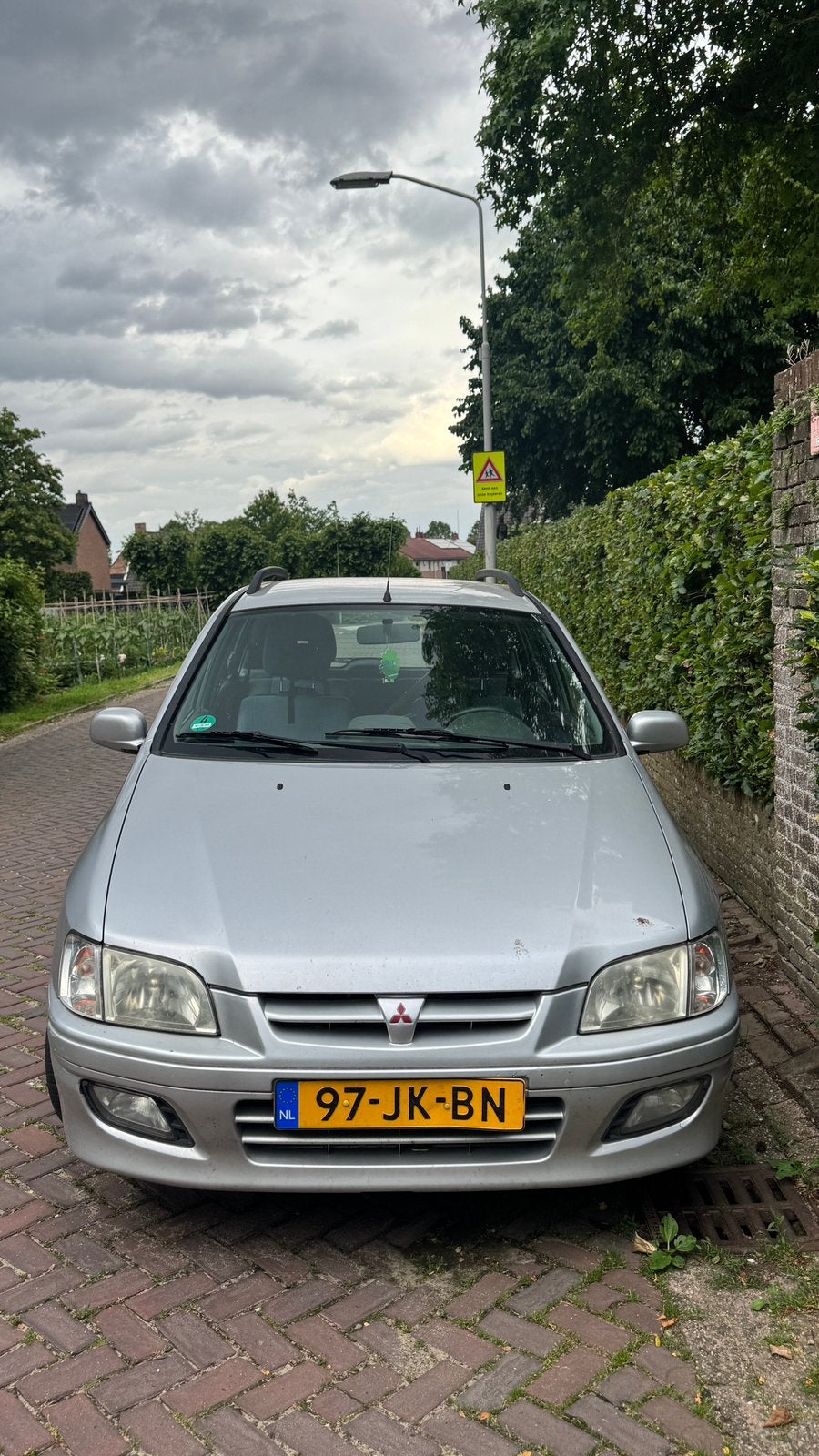 Mitsubishi Space Star 1.6 Family 2002 Grijs, Auto's, Voorwielaandrijving, 4 cilinders, 1200 kg, Handgeschakeld