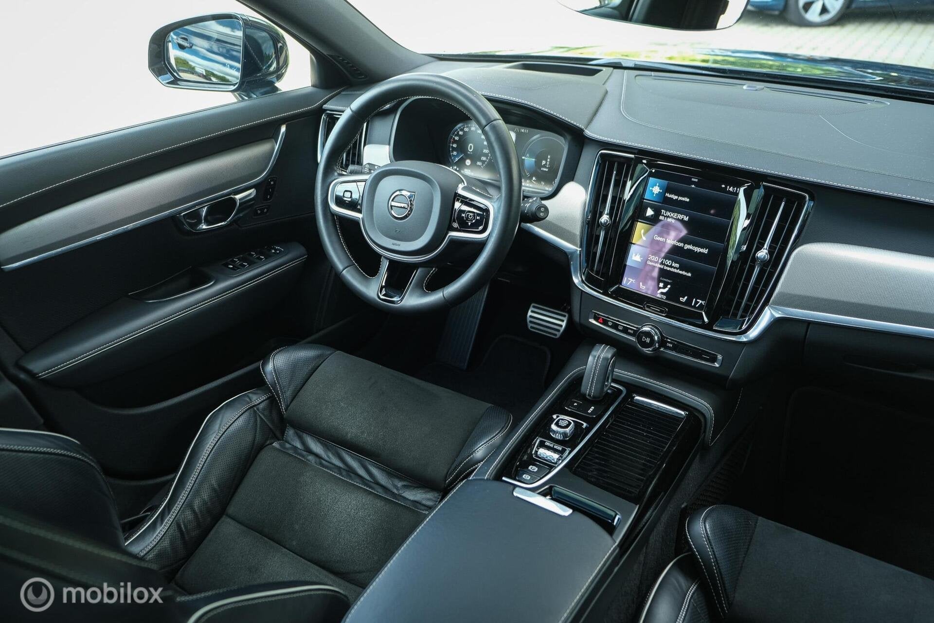 Foto 4 van Volvo V90 2.0 T8 AWD R-Design | Stoel en stuurwielverwarming