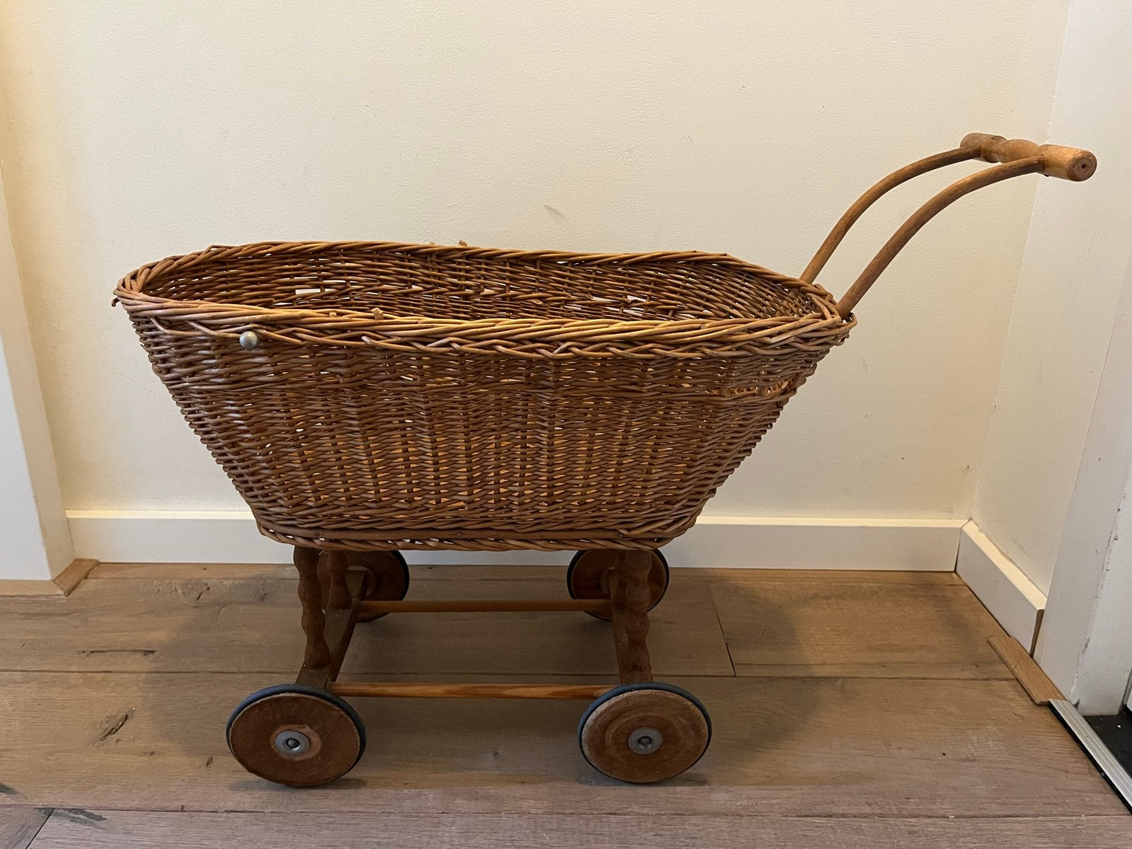 Vintage rieten poppenwagen / speelgoedwagen, Ophalen of Verzenden