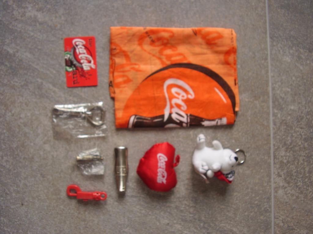 8 coca cola items, Verzamelen, Verzenden, Gebruiksvoorwerp