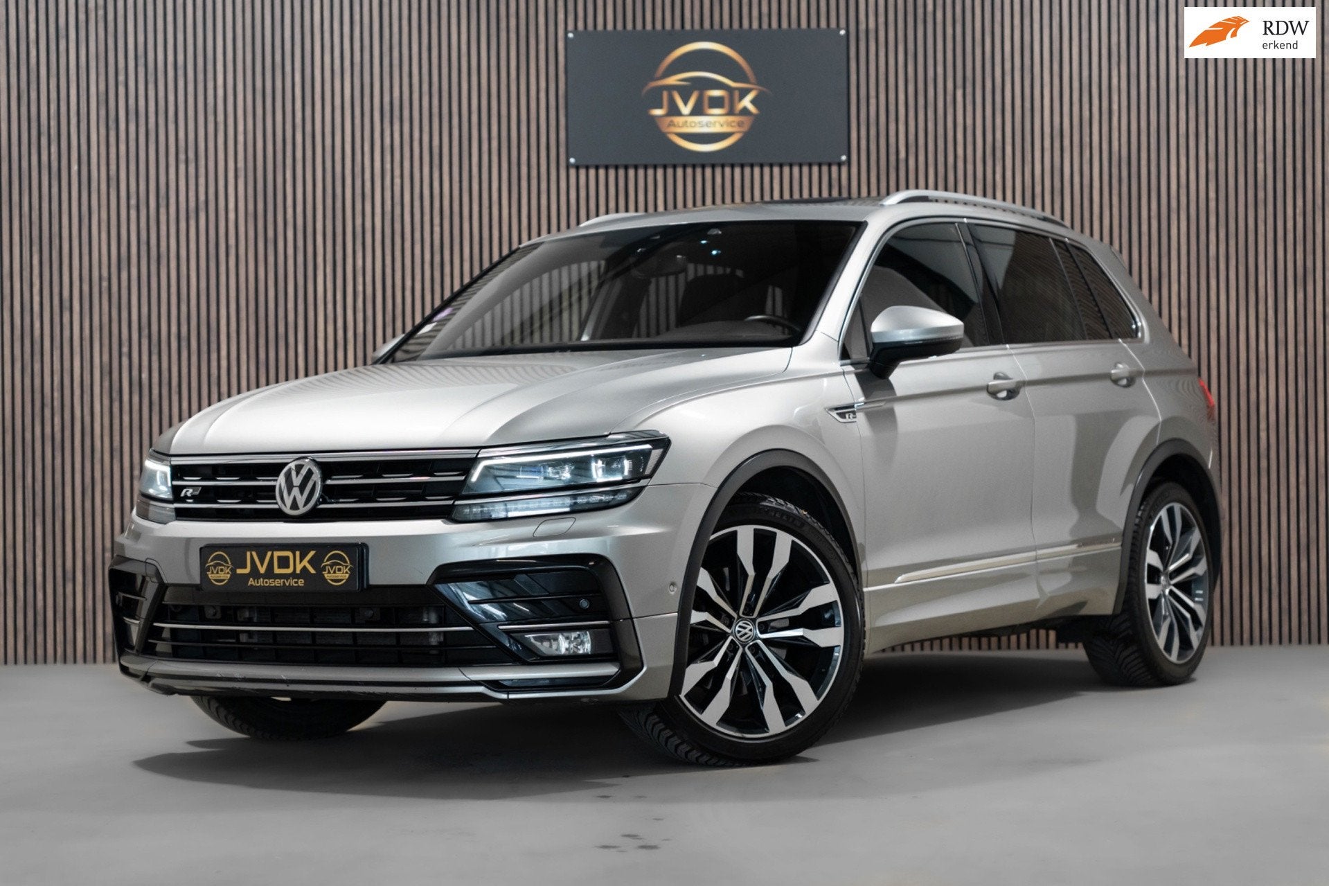 Volkswagen Tiguan 2.0 TSI 4Motion R-line DSG Pano Keyles Led, Automaat, Dealer onderhouden, Gebruikt, 1984 cc