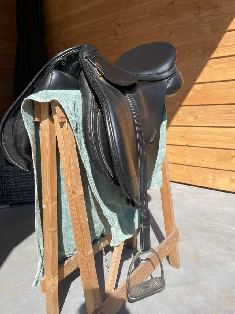 Kent en Master veelzijdigheids zadel 17,5  inch, Dieren en Toebehoren, Paarden en Pony's | Zadels, Ophalen of Verzenden, Zo goed als nieuw