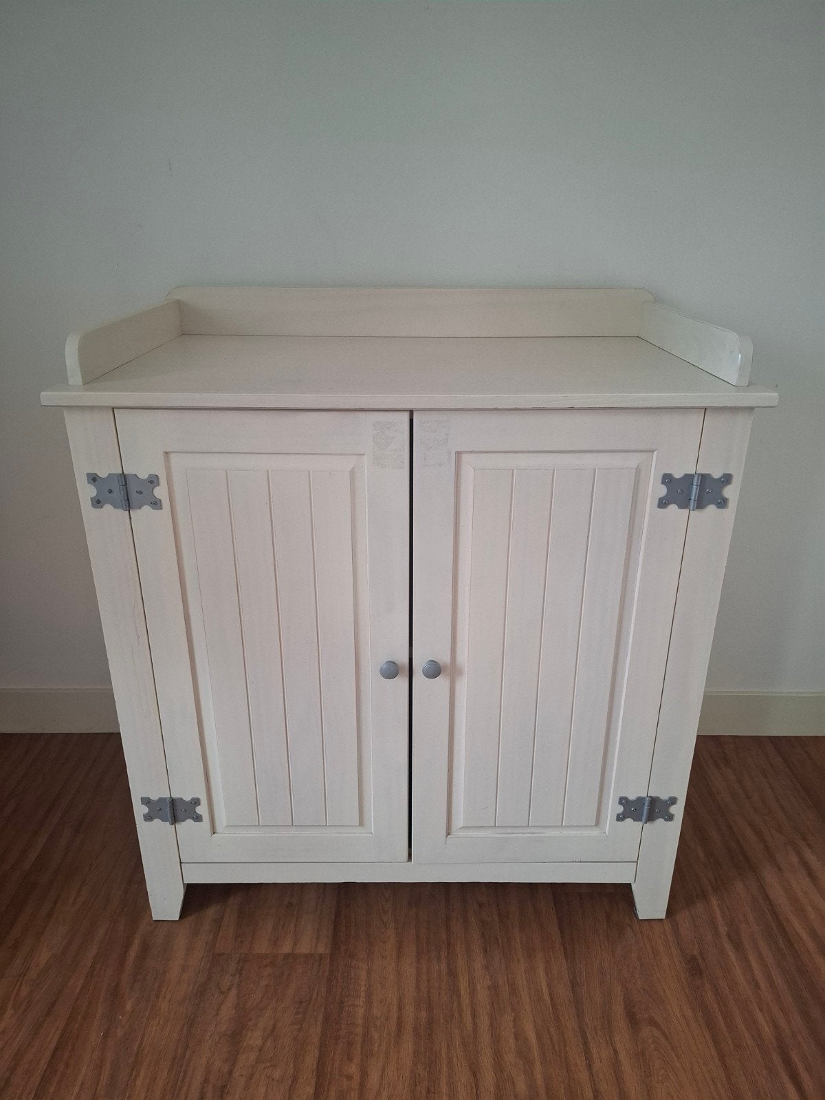 Crèmekleurige commode/kastje met 2 deuren en 1 legplank, Ophalen, Gebruikt, 50 tot 70 cm, 100 cm of meer