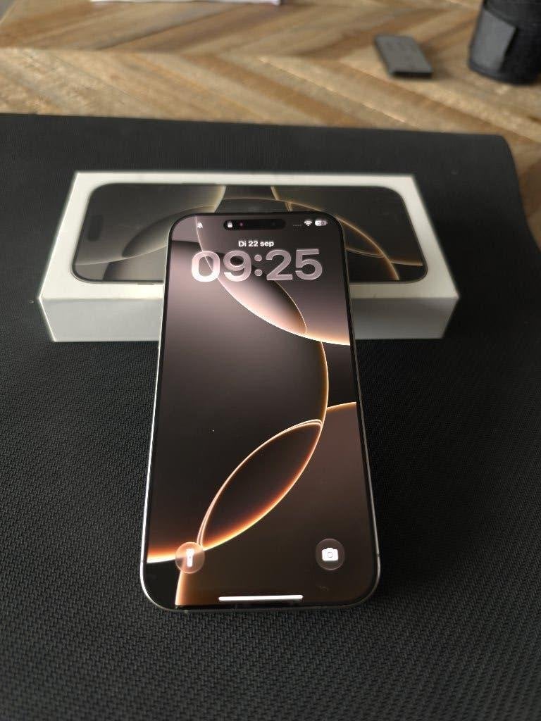 iPhone 16 Pro Max 256GB Zilver – nette staat + doos & hoesje