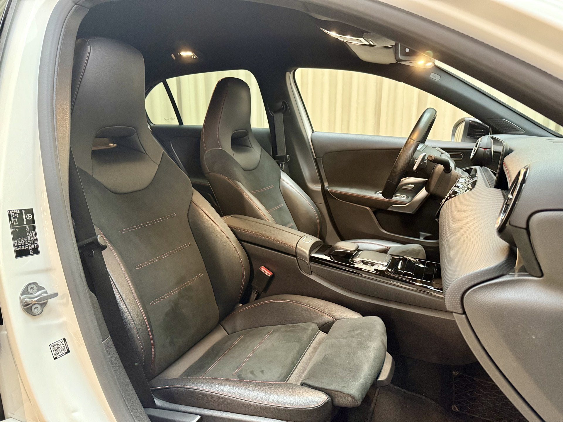 Mercedes-Benz A-Klasse 250 *AMG* Leder/Alcantara / 225PK / C, Dealer onderhouden, Gebruikt, 4 cilinders, Met garantie (alle)