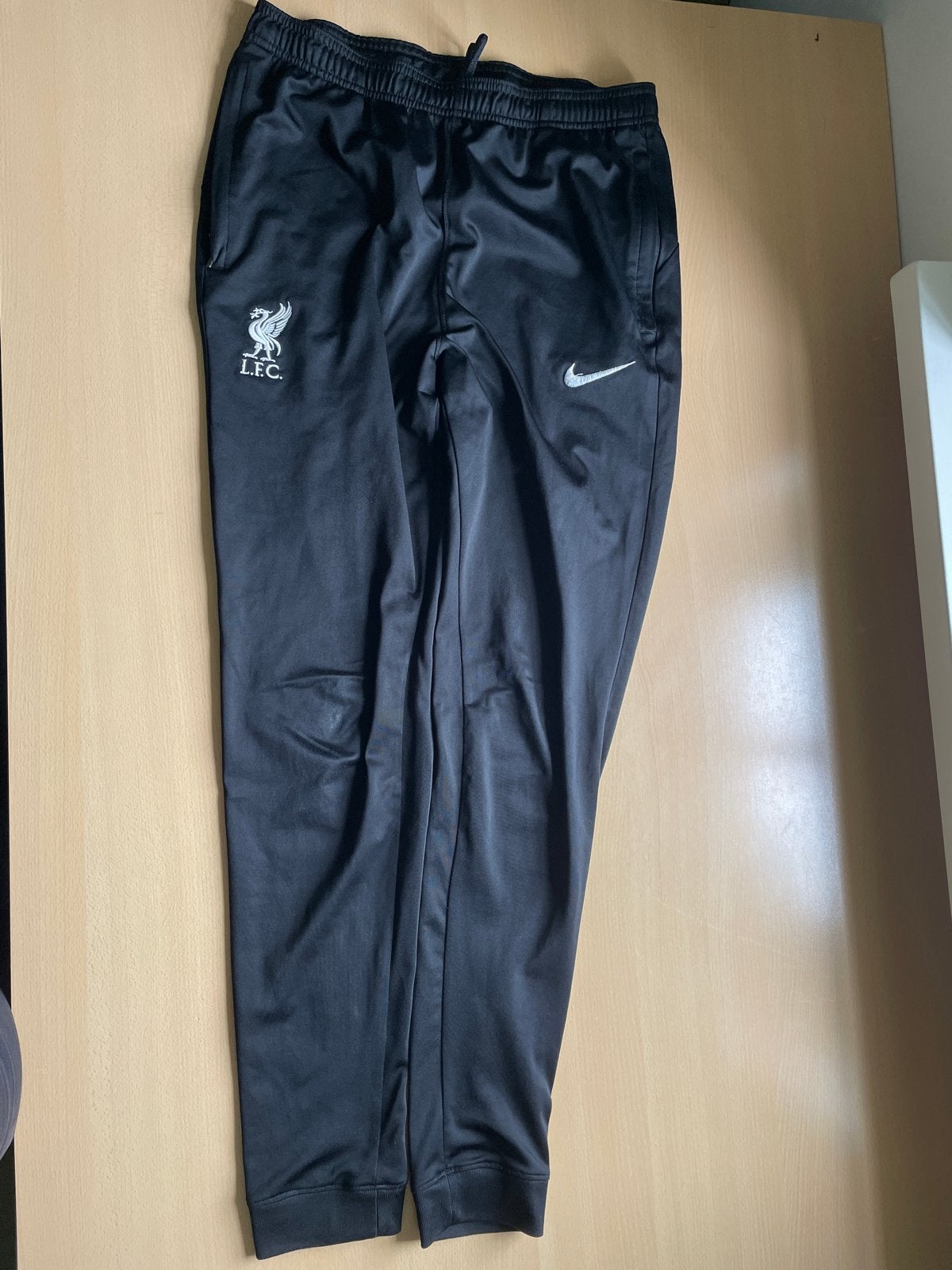 Nike Liverpool FC Trainingsbroek Zwart Maat M, Maat 48/50 (M), Zwart, Ophalen of Verzenden, Voetbal